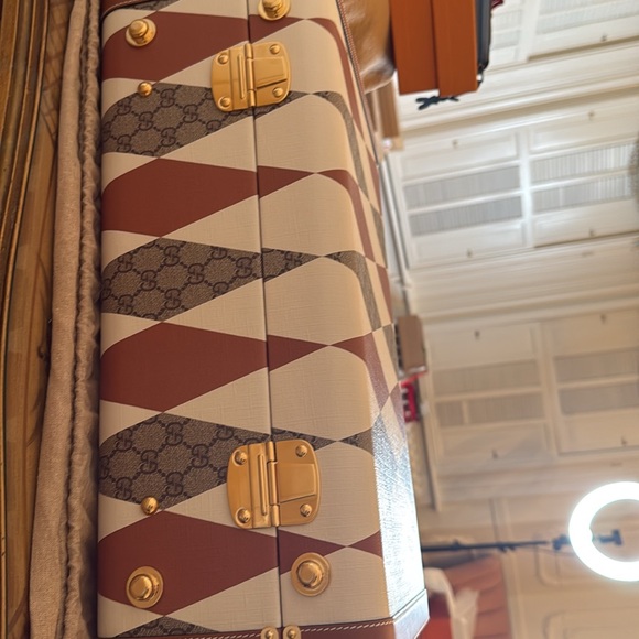 BRAND NEW GUCCI LUGGAGE! Rhombus Beige and ebony GG Supreme canvas Savoy Medium - Picture 6 of 15